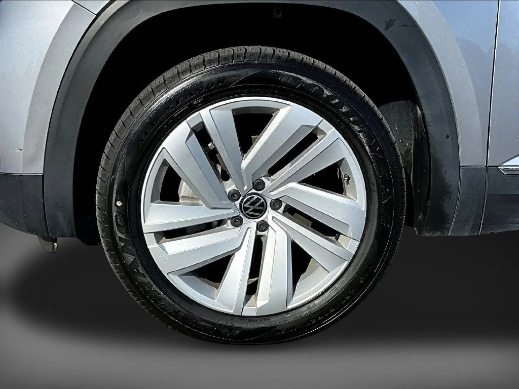 Used 2021 Silver Volkswagen SEL image 38