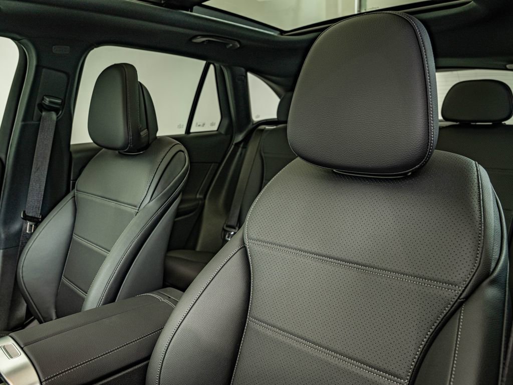 New 2026 Obsidian Black Metallic Mercedes-Benz GLC 300 image 31