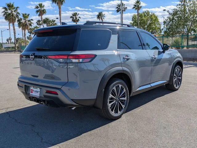 New 2026 Boulder Gray Pearl / Super Black Two-tone Nissan Platinum image 3