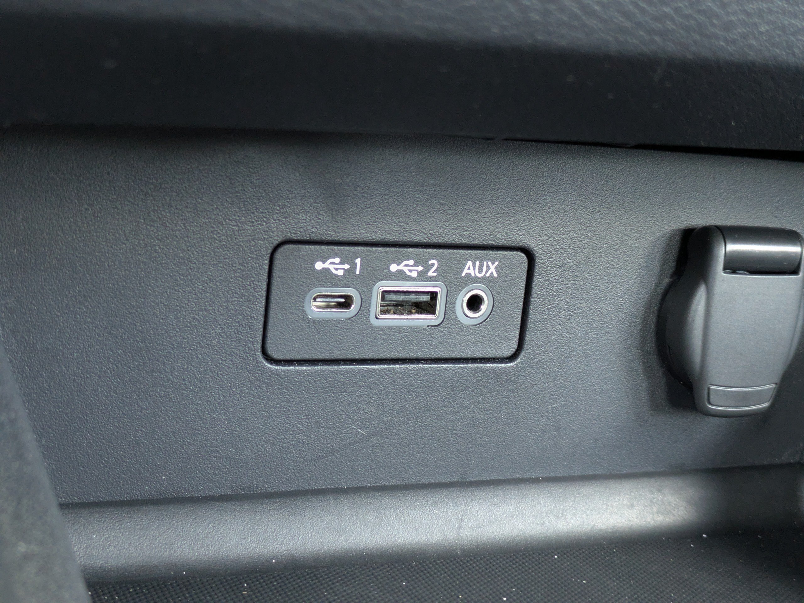 Used 2022 Super Black Nissan 2.5 SV image 22