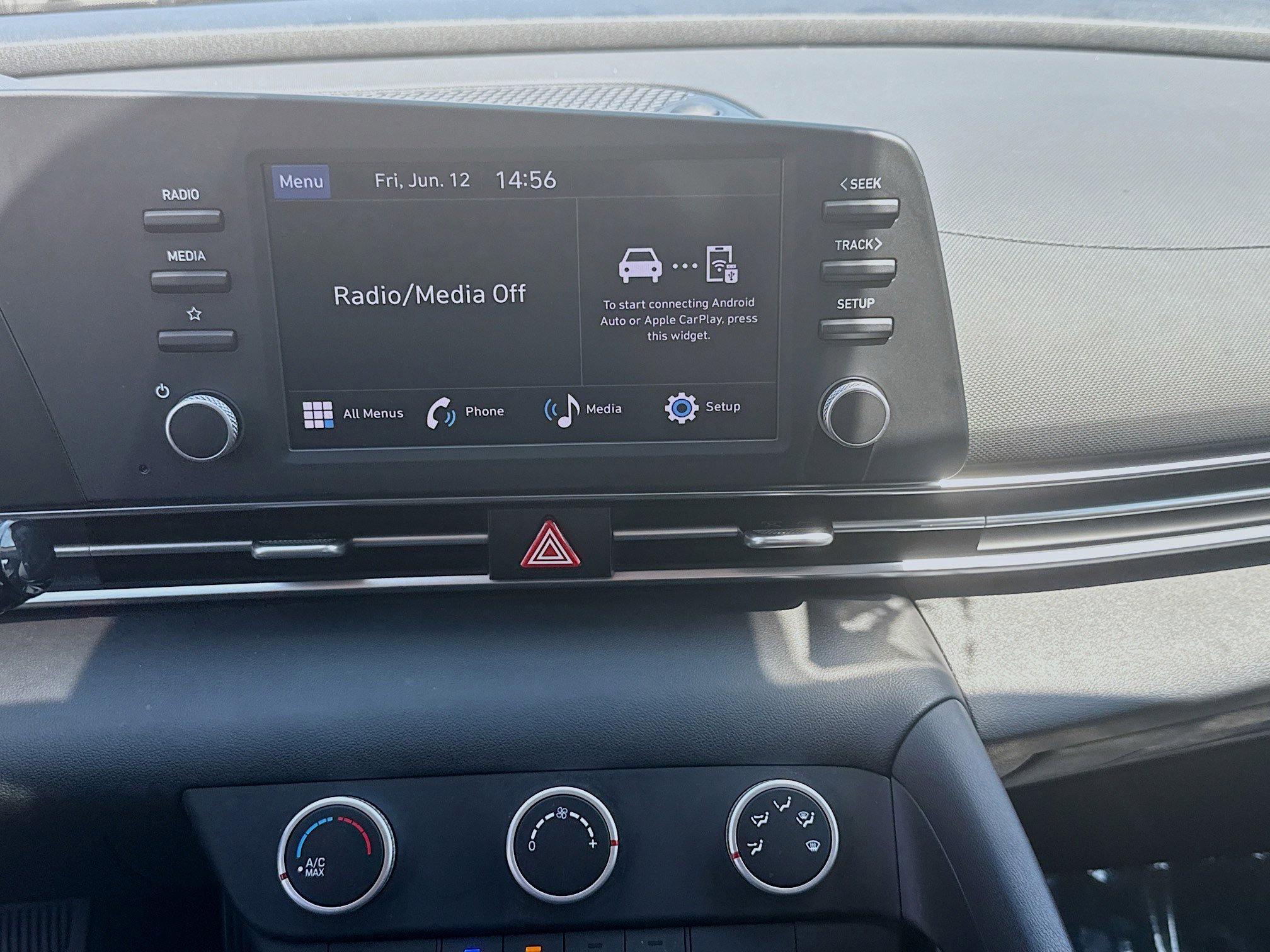 2025 Hyundai Elantra SE - Photo 10