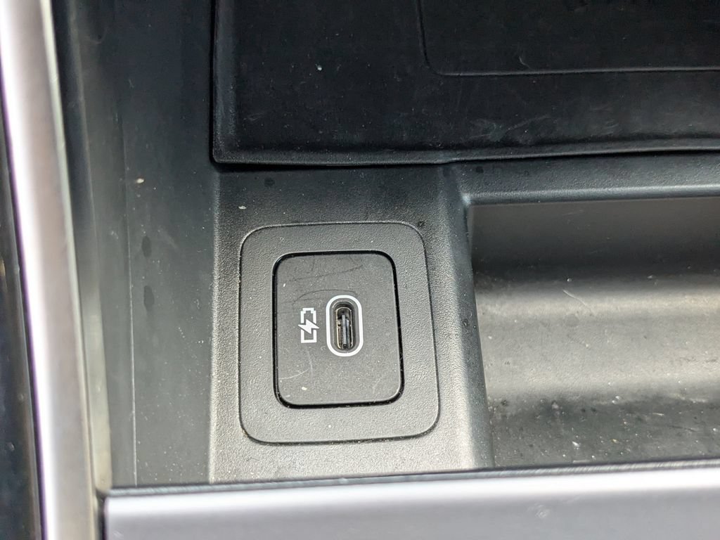 Used 2025 Black Land Rover Dynamic SE image 24