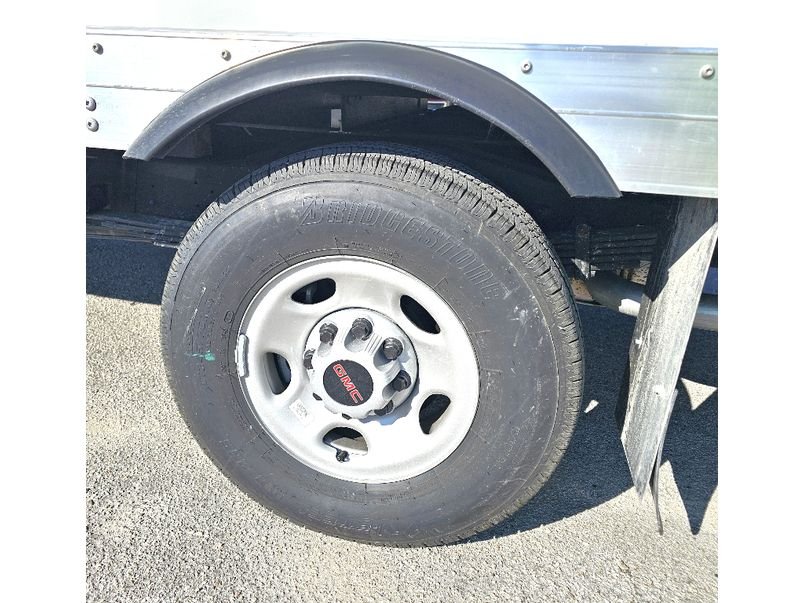 New 2025 Summit White GMC 1WT image 10