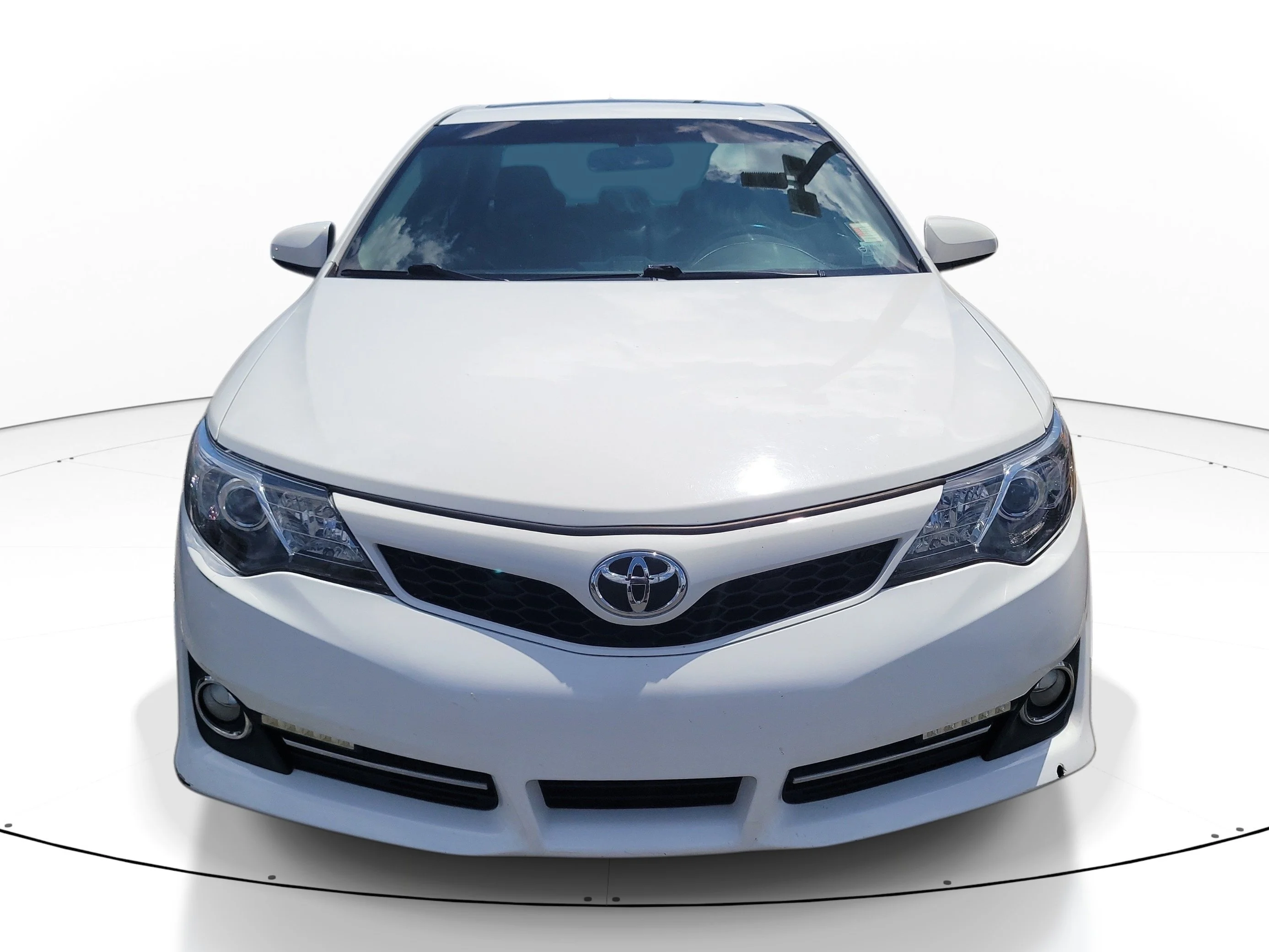 Used 2013 Super White Toyota SE image 2