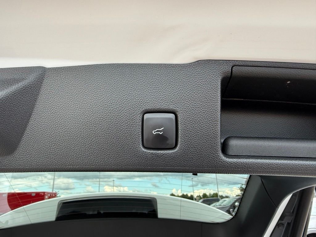 Used 2023 Oxford White Ford Active image 36
