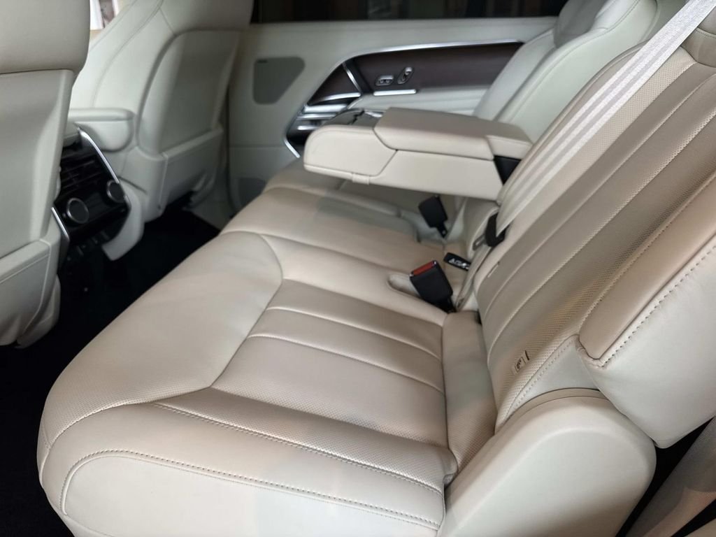 New 2026 Constellation Blue Ultra Metallic Gloss LAND ROVER SE LWB 7-Seats / V8 image 8