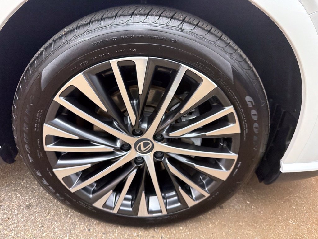 Used 2026 White Lexus 350h Premium+ image 33