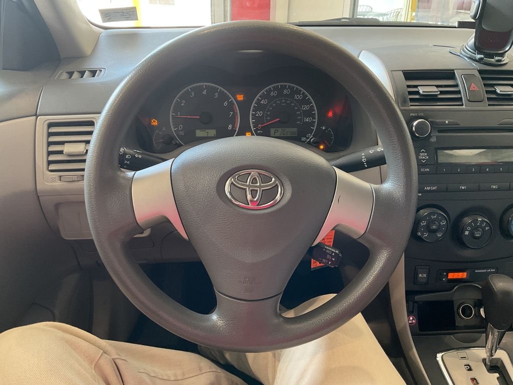 Used 2010  Toyota LE image 12