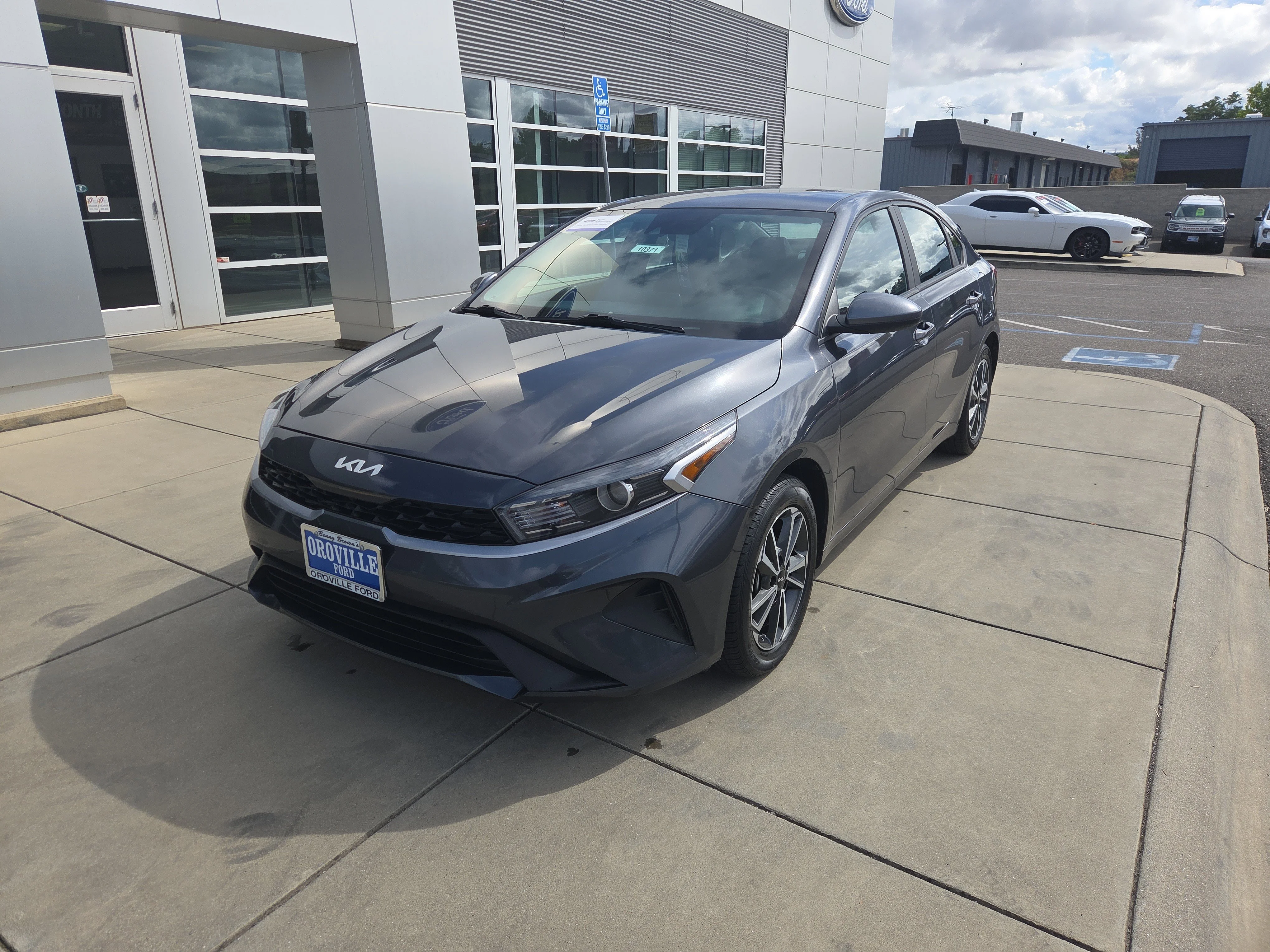 Used 2023 Gravity Gray Kia LXS image 1