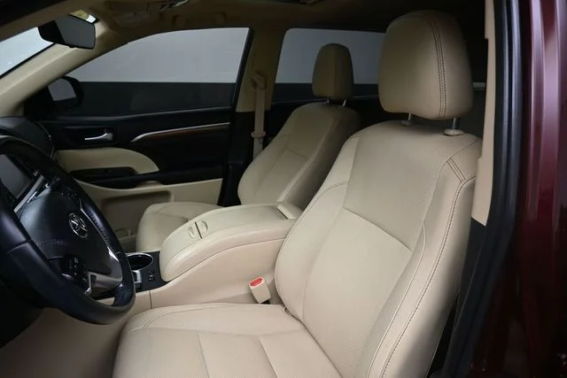 Used 2019 Red Toyota Limited image 27