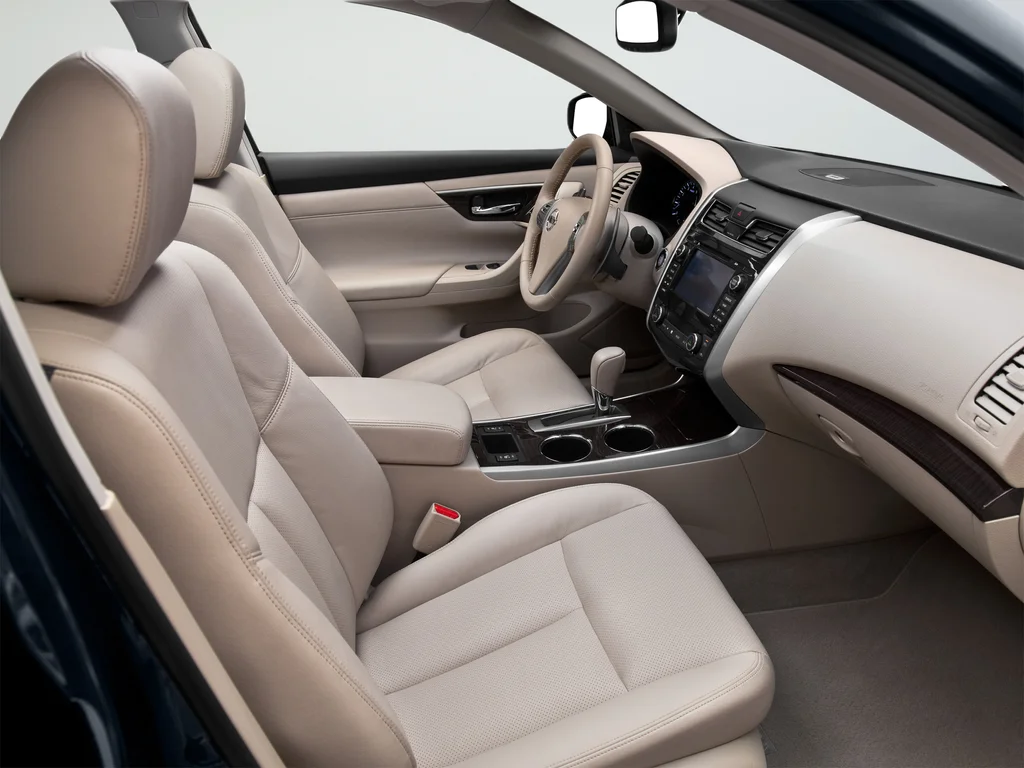 Used 2013 Blue Nissan 2.5 S image 28