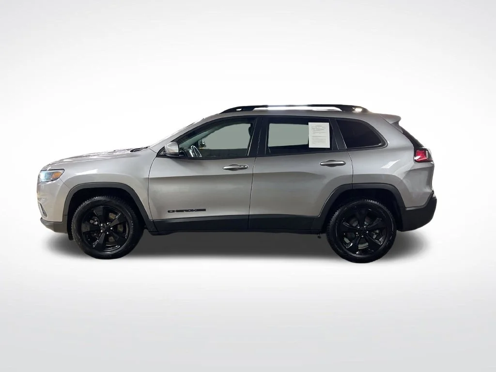 Used 2020 Silver Jeep Latitude Plus image 2
