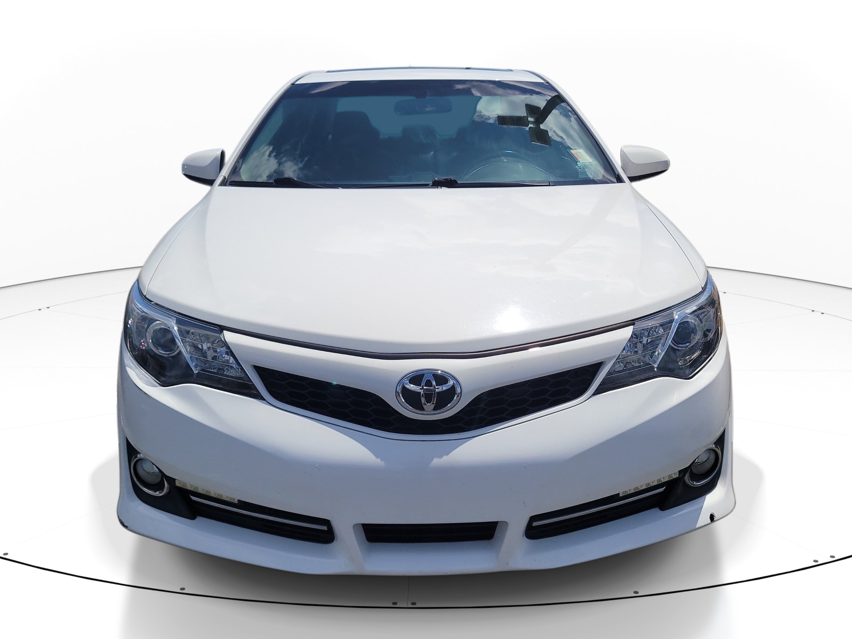 Used 2013 Super White Toyota L image 2