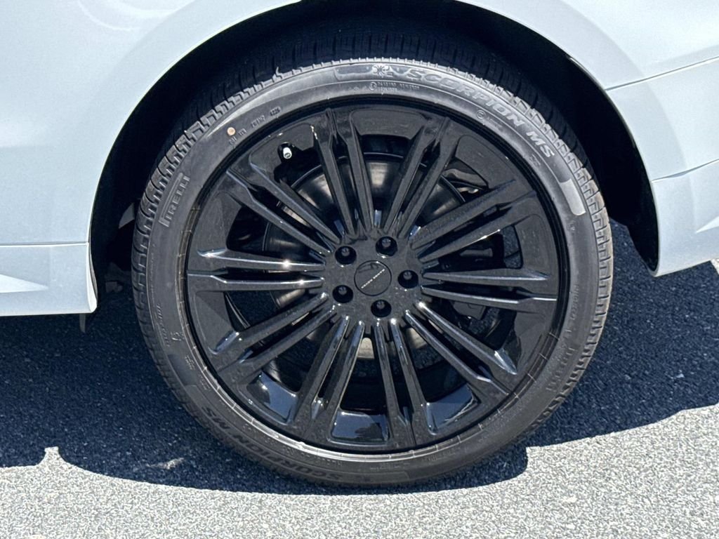 New 2026 Fuji White Land Rover Dynamic SE image 29