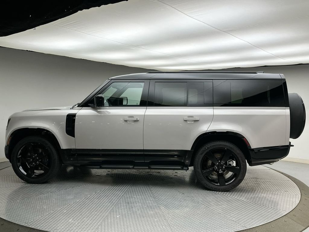 New 2026 Borasco Grey Metallic Land Rover X-Dynamic SE image 10