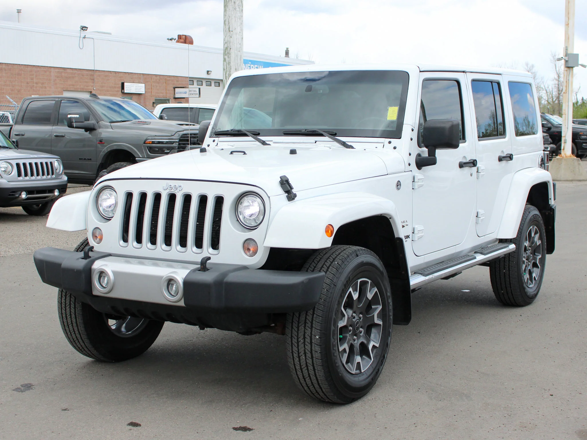 Used 2018 White Jeep Sahara * No Accidents | V6 | 3M PPF | Alpine | Heated Leather | Max Tow Package | NAV | Remote Start image 11