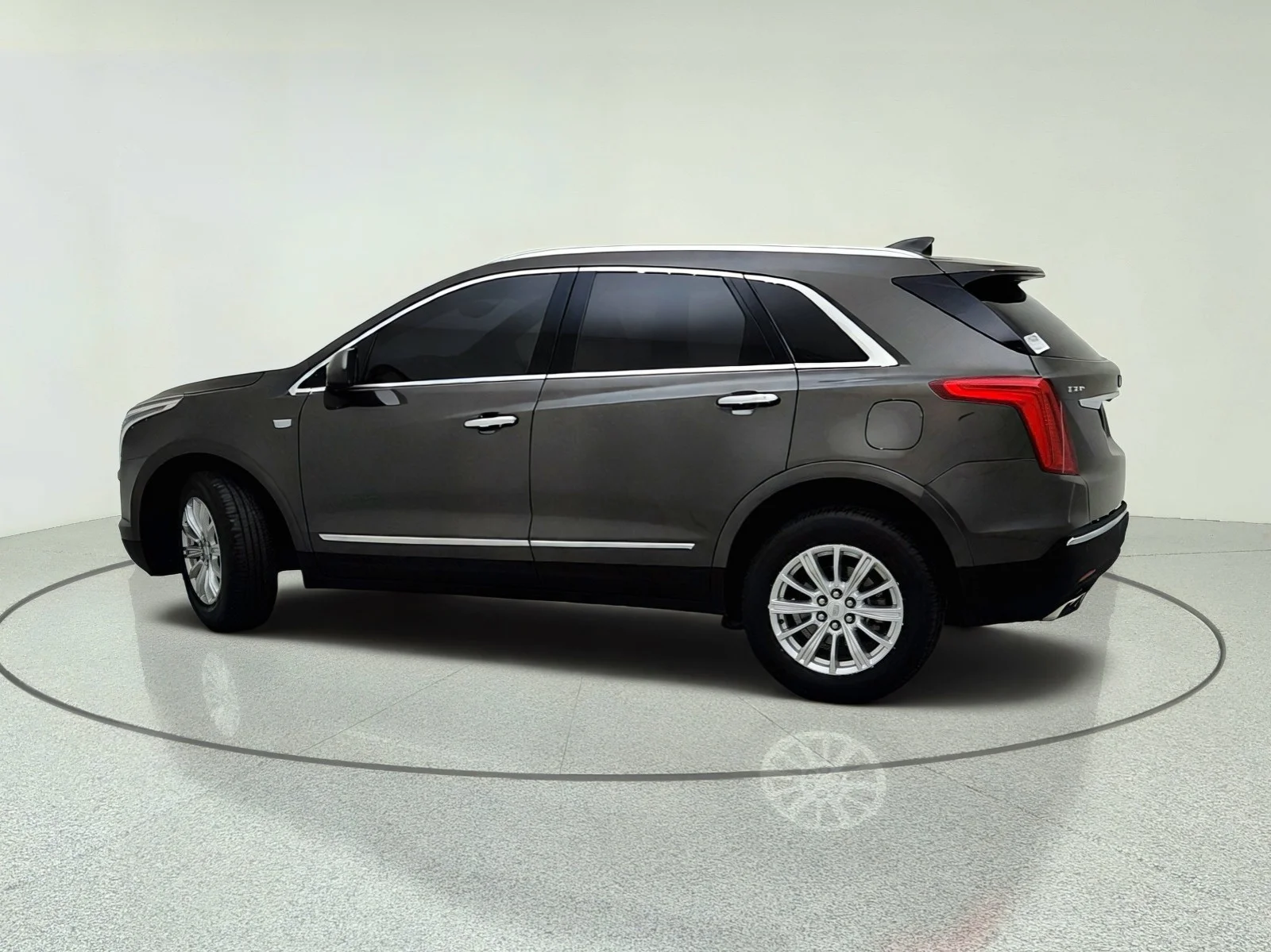 Used 2019 DARK MOCHA Cadillac FWD image 13