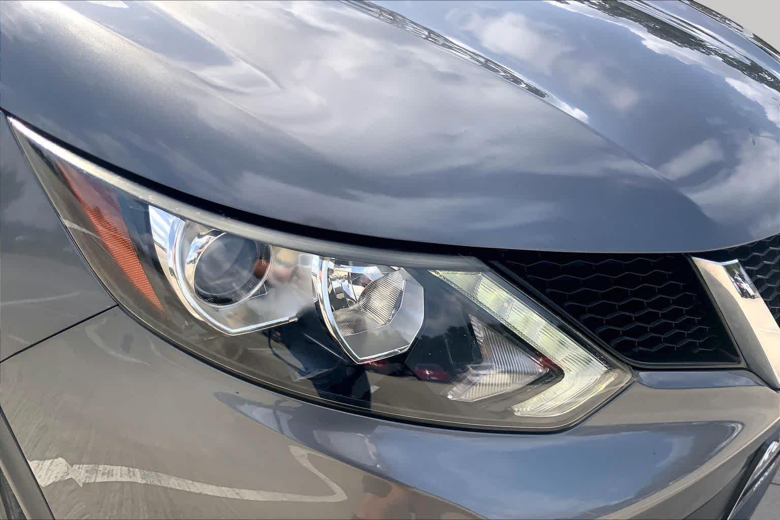 Used 2017 Gun Metallic Nissan SV image 27