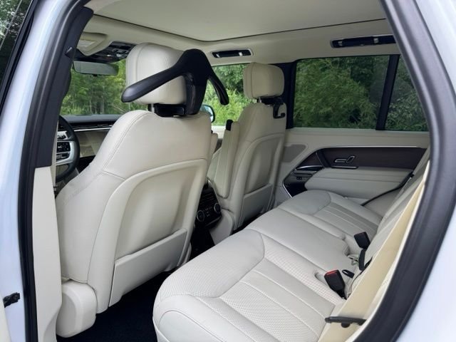 New 2026 Ostuni Pearl White Land Rover SE image 12