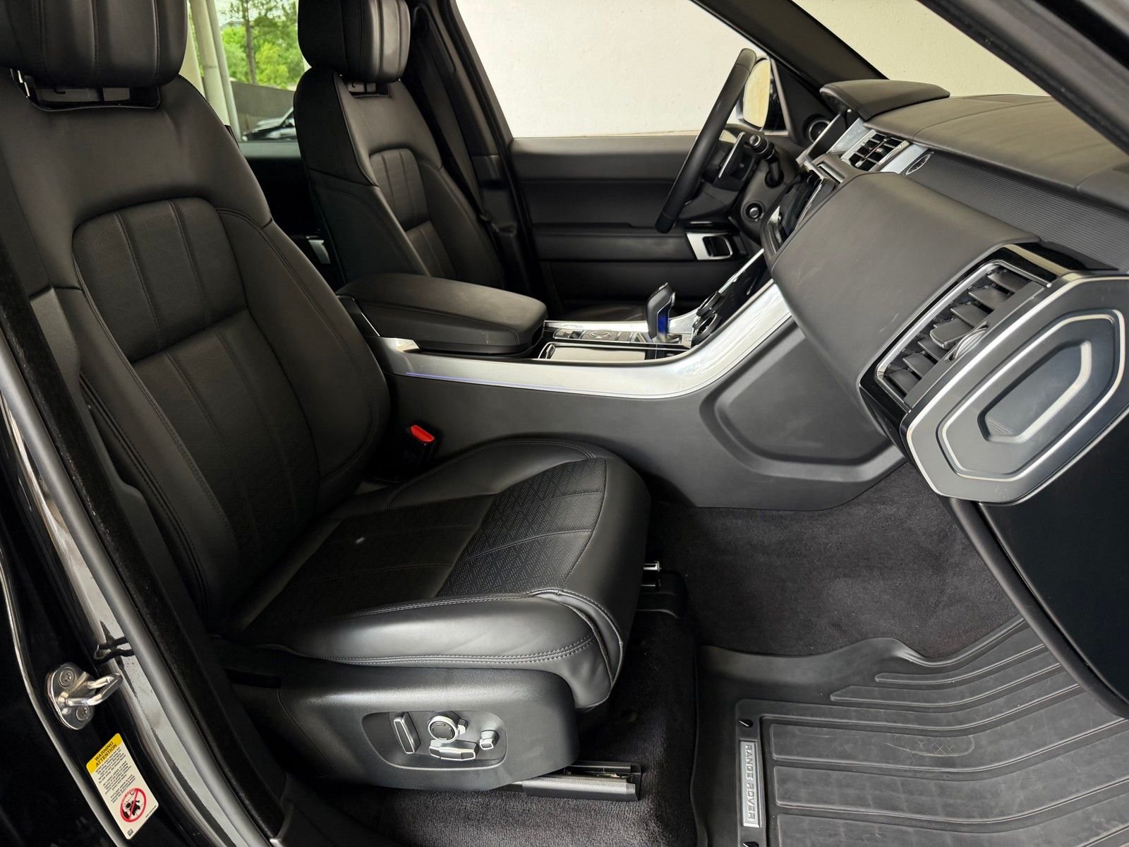Used 2019 Black Land Rover Autobiography image 18