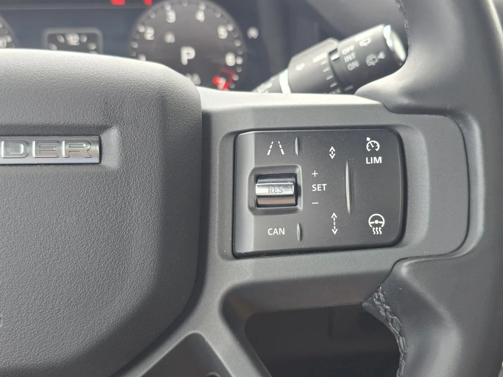 Used 2023 Fuji White Land Rover X-Dynamic SE image 18