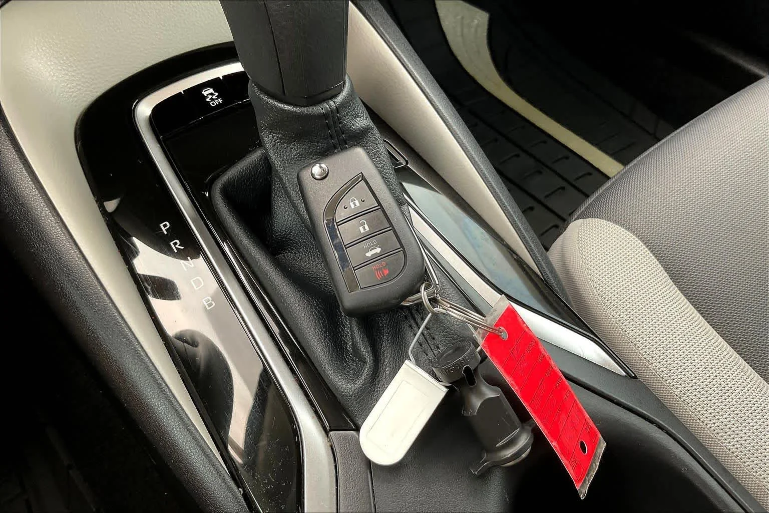 Certified Used 2025 Ice Cap Toyota LE image 14
