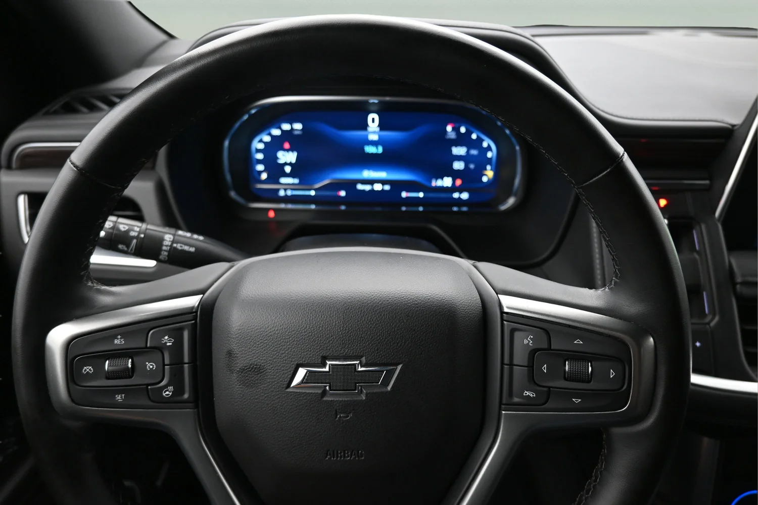 Used 2023 White Chevrolet Z71 image 27