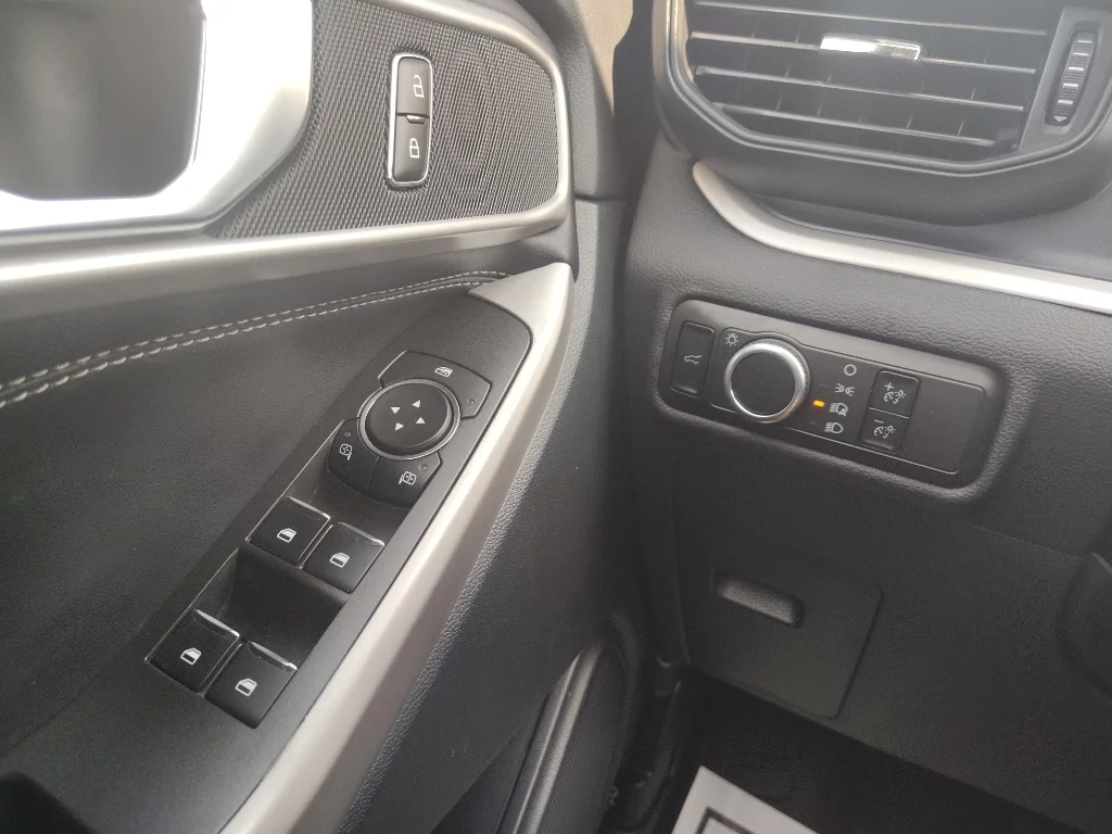 Used 2024 Agate Black Metallic Ford XLT image 18