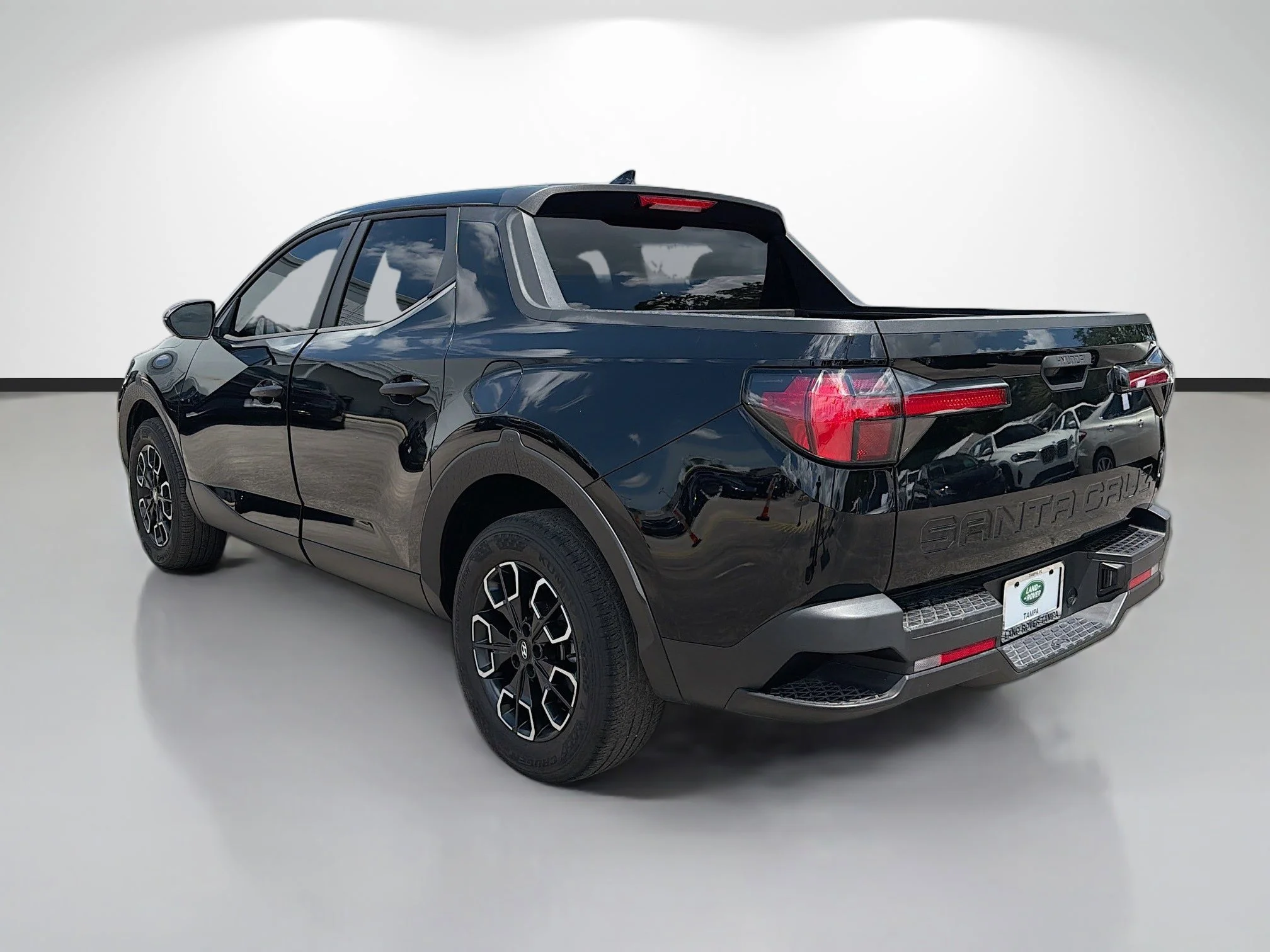 Used 2022 Phantom Black Hyundai SEL image 3