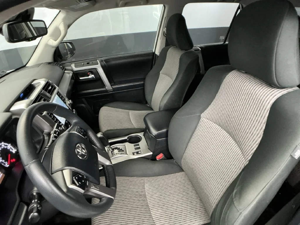 Used 2022 White Toyota SR5 image 31