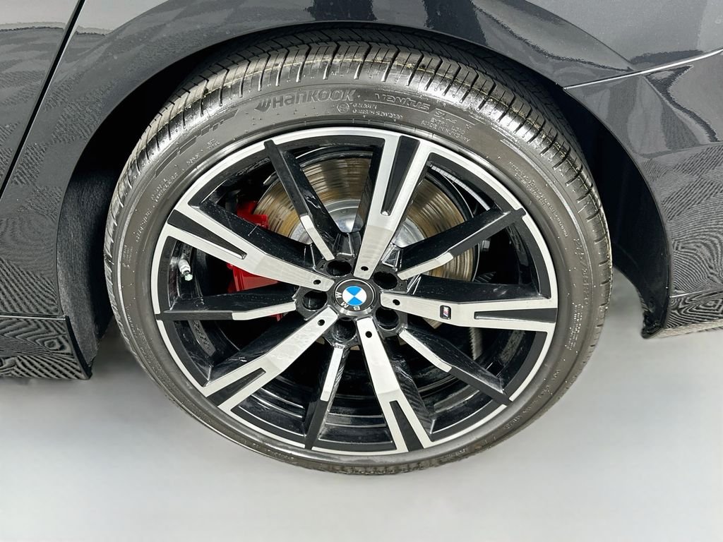 New 2027 Black Sapphire Metallic BMW 540i xDrive image 23