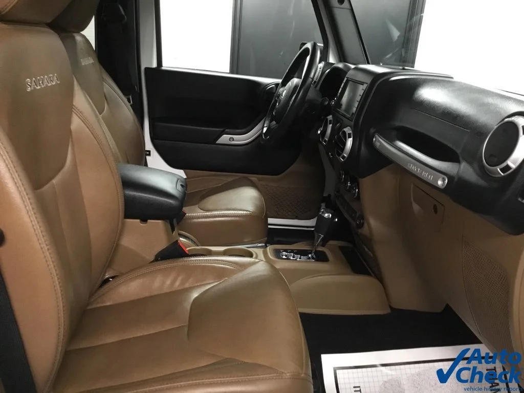 Used 2016 White Jeep Sahara image 29