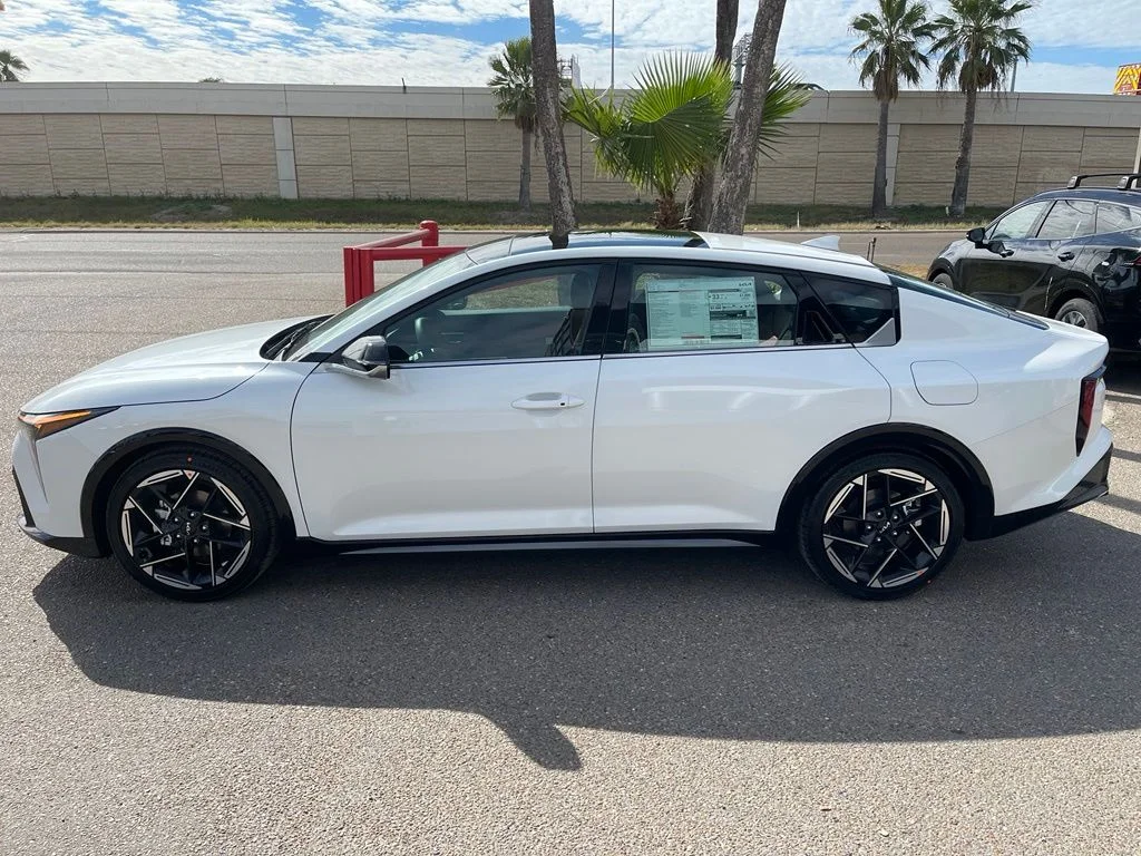 New 2026 White Kia GT-Line image 4
