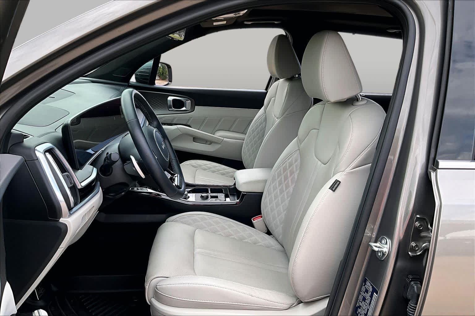 Used 2025 Volcanic Sand Kia SX Prestige image 8