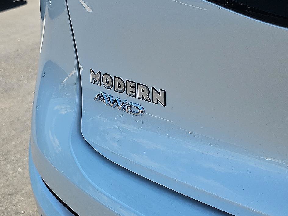 Used 2023 Oxygen White Toyota Limited image 9