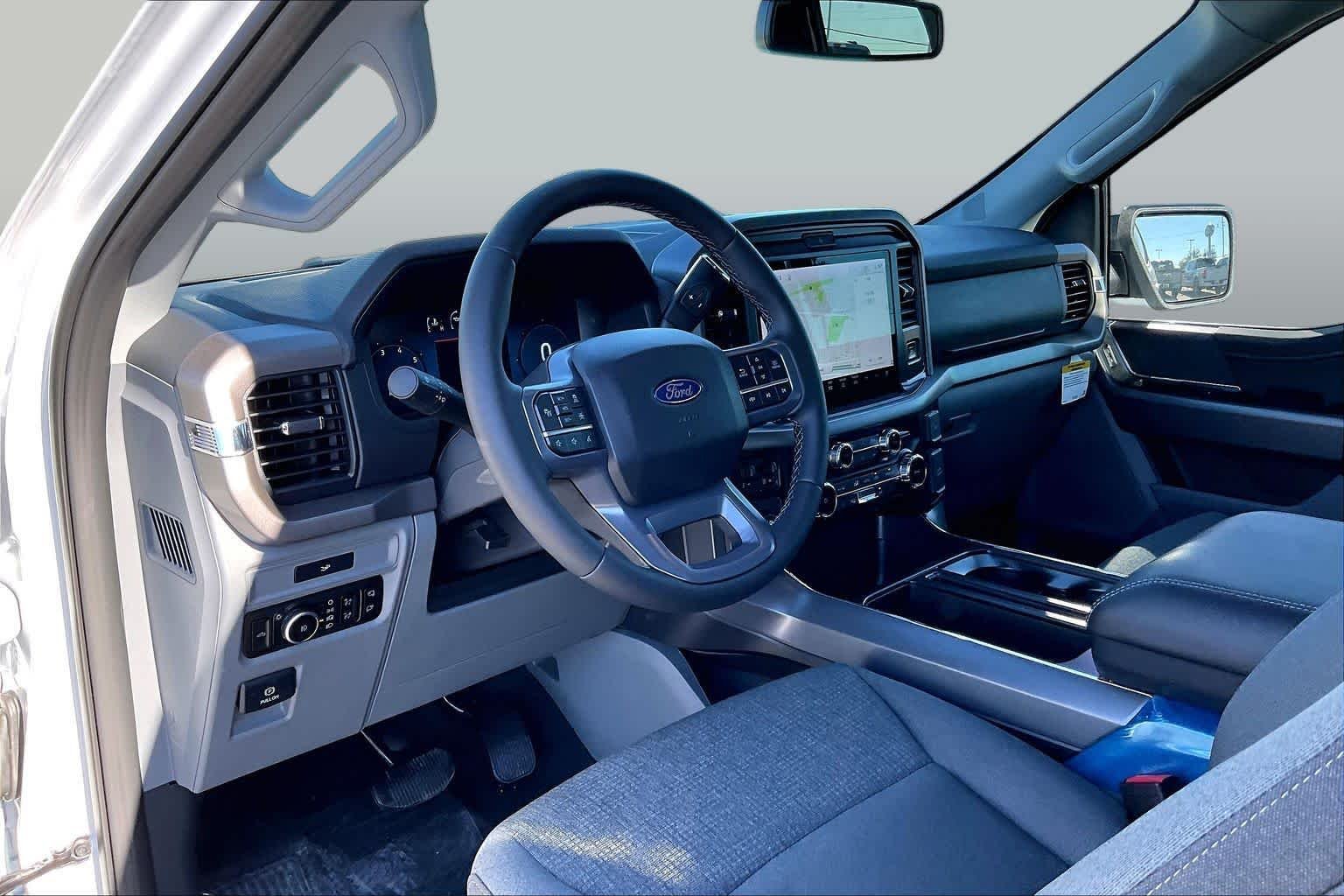 New 2026 Oxford White Ford XLT image 6