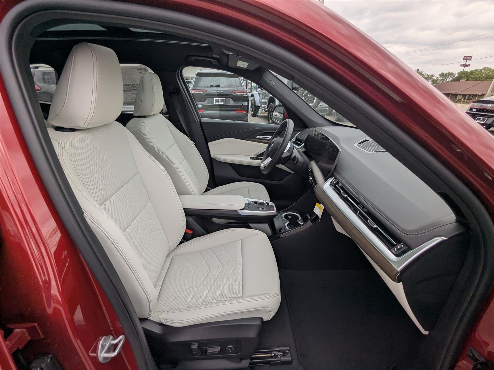 New 2026 Vegas Red Metallic BMW xDrive28i image 34