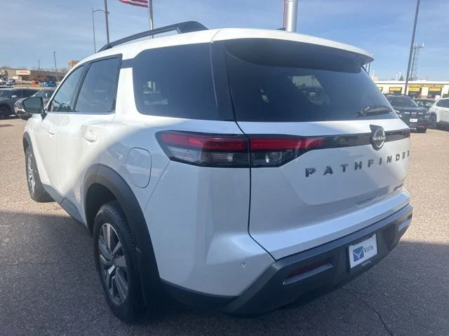 New 2026 Everest White Pearl TriCoat Nissan SL image 5