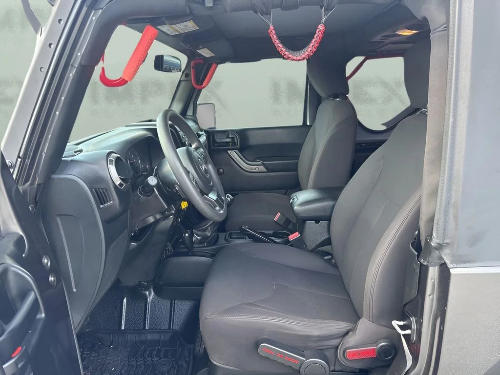 Used 2018 Gray Jeep Sport image 9