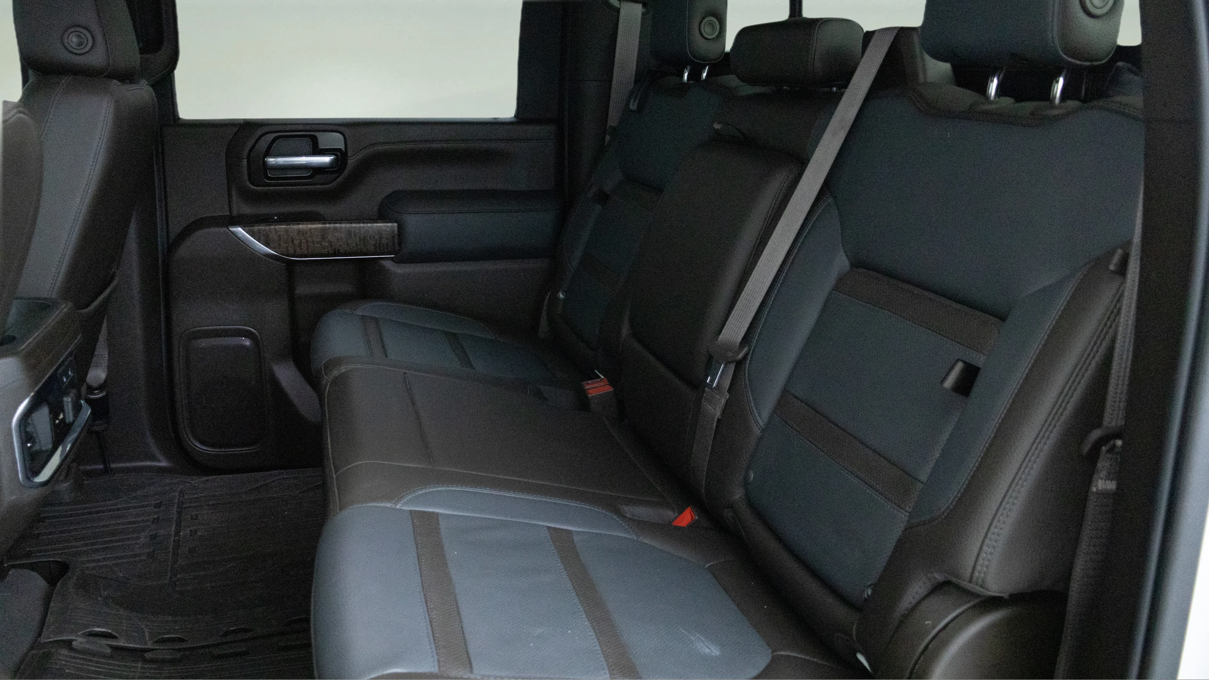 Used 2021 White Frost Tricoat GMC Denali image 26