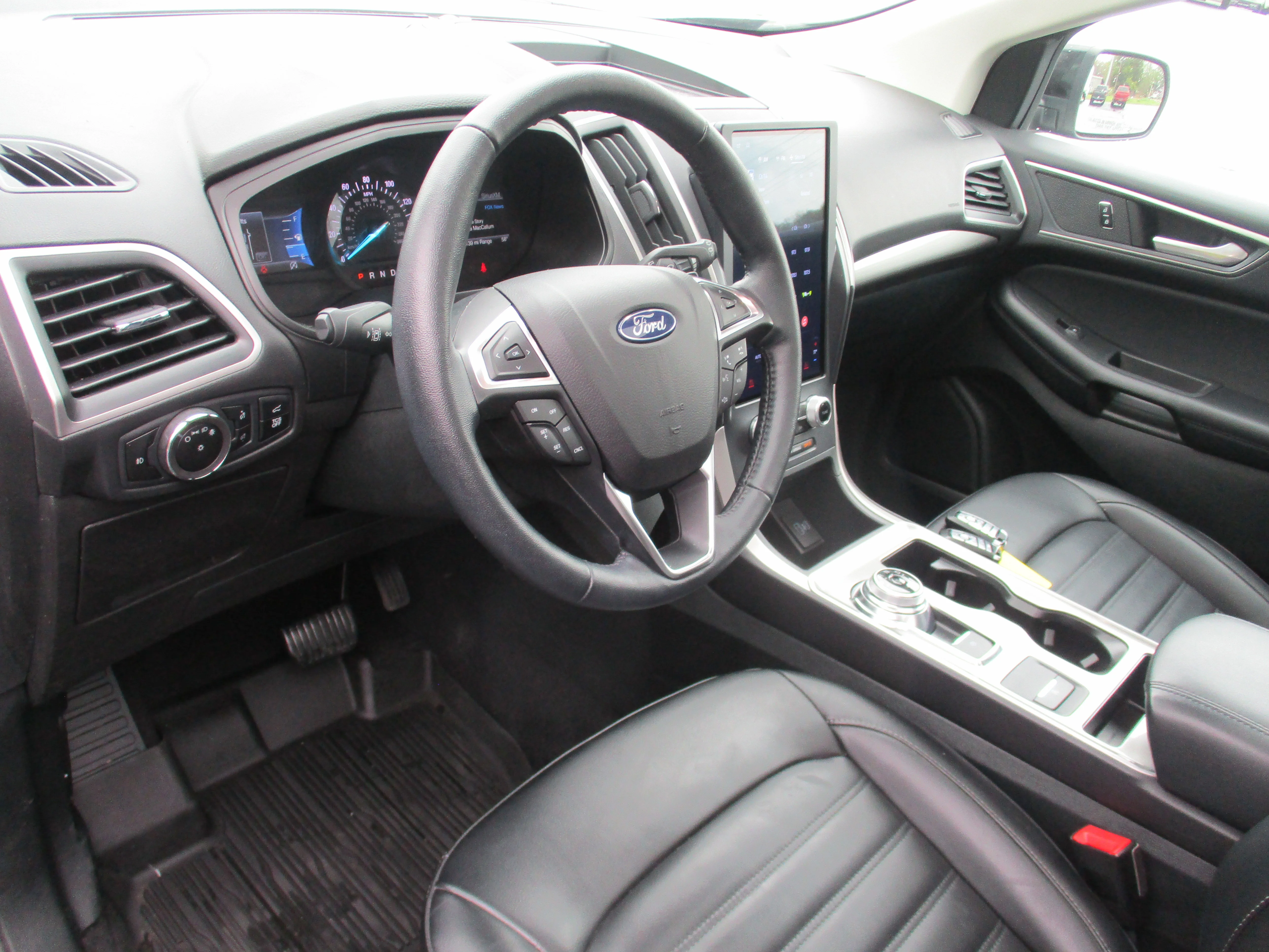 Used 2023 Agate Black Metallic Ford SEL image 28