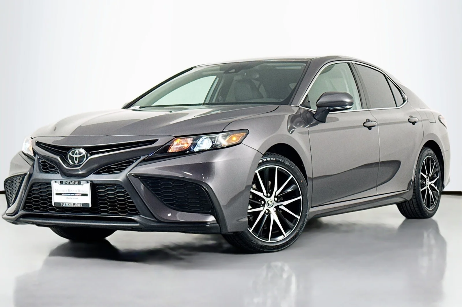 2023 Toyota Camry SE's photo