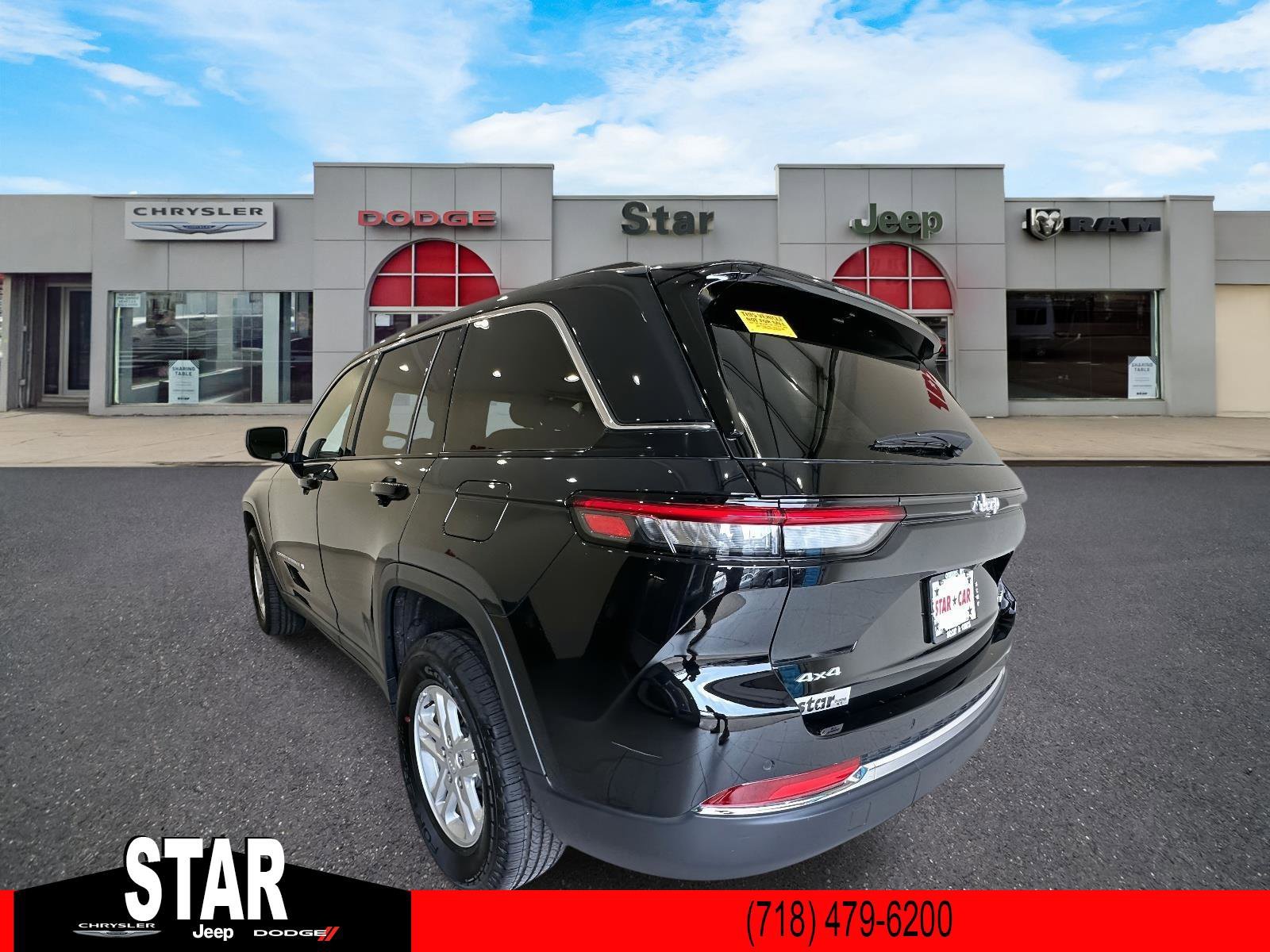 Used 2024 Diamond Black Crystal Pearlcoat Jeep Altitude image 5