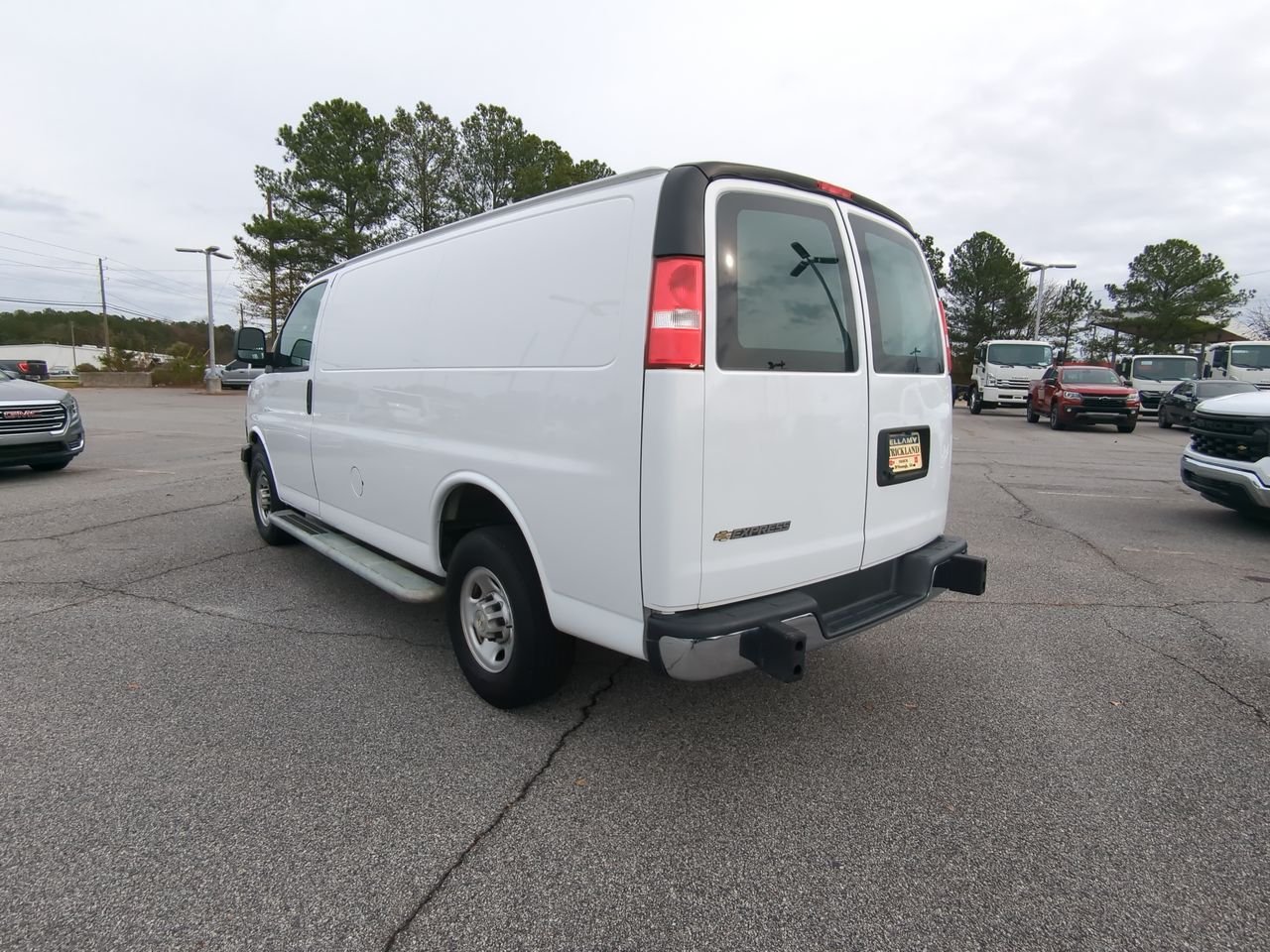 2024 GMC Savana Cargo Work Van - Photo 36