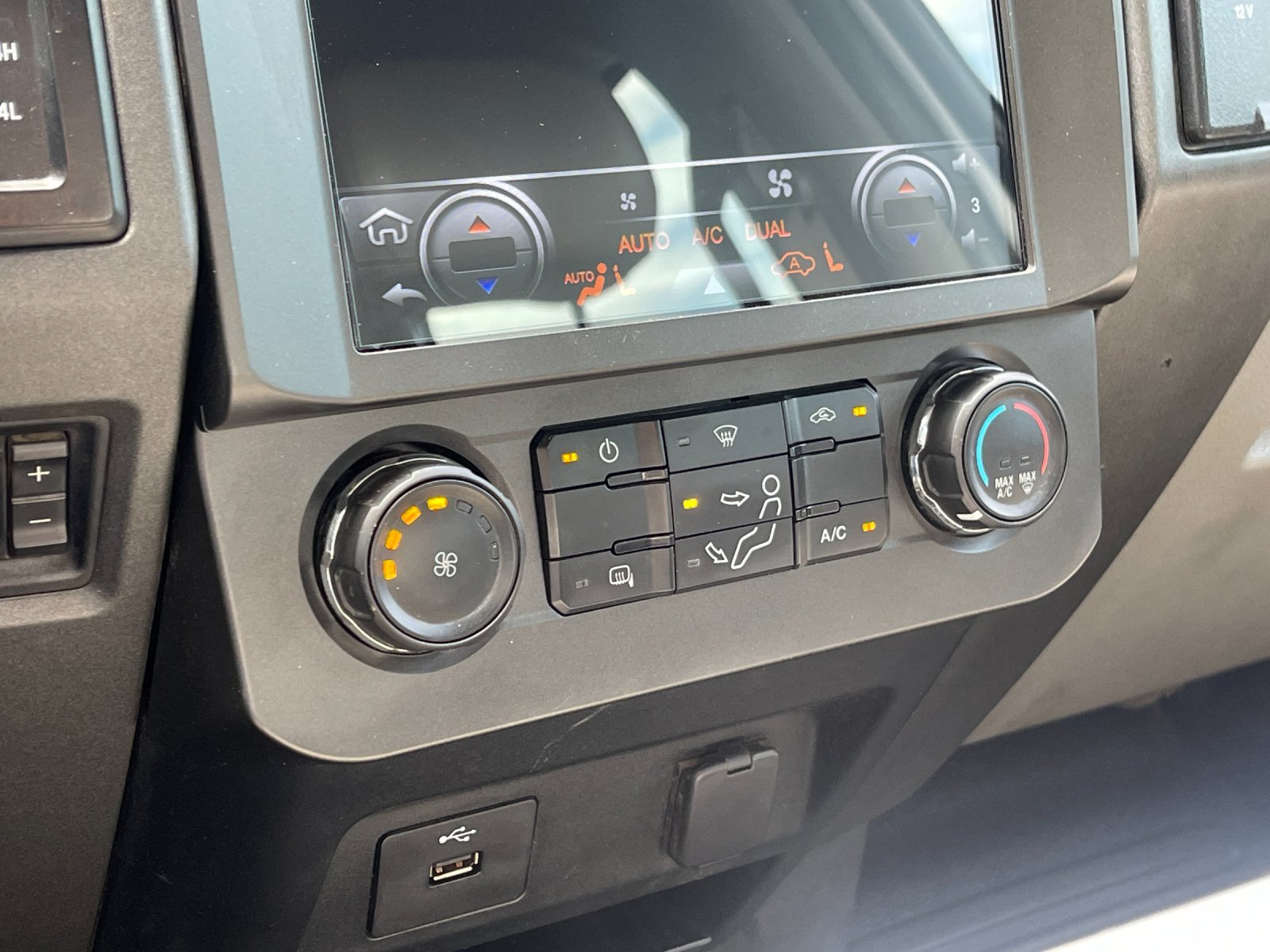 Used 2019 White Ford XL image 22