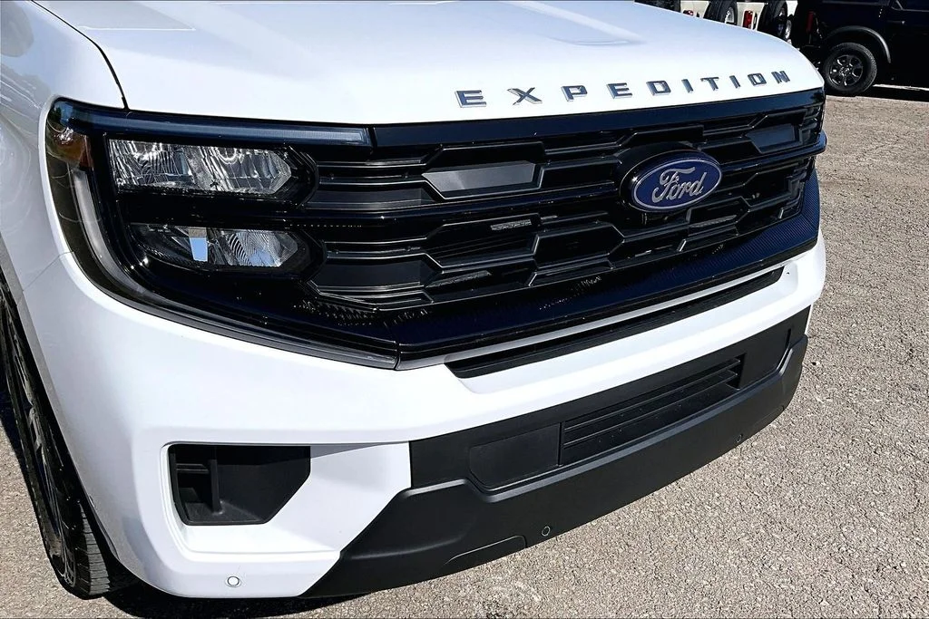 Certified Used 2025 Oxford White Ford Active image 29