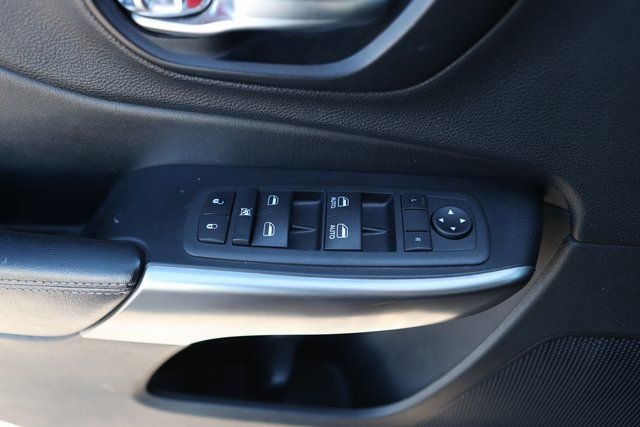 Used 2021 Slate Blue Pearlcoat Jeep Latitude image 8