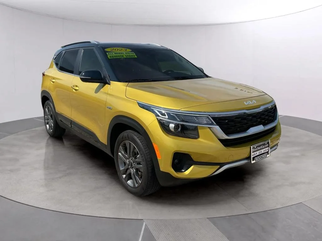 Certified Used 2023 Starbright Yellow/Black Roof Kia S image 7