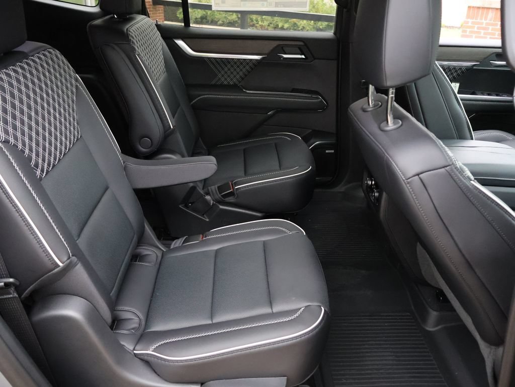 2026 GMC Acadia Denali - Photo 11