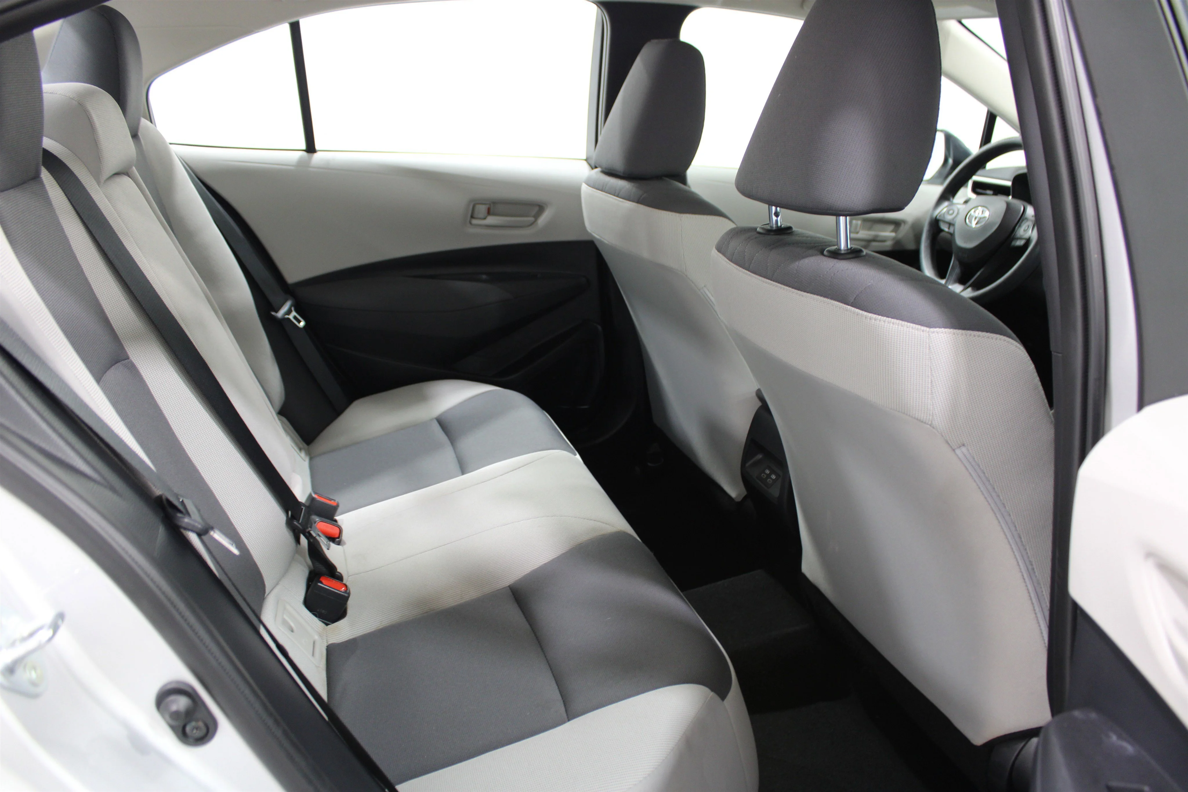 2025 Toyota Corolla LE - Photo 23